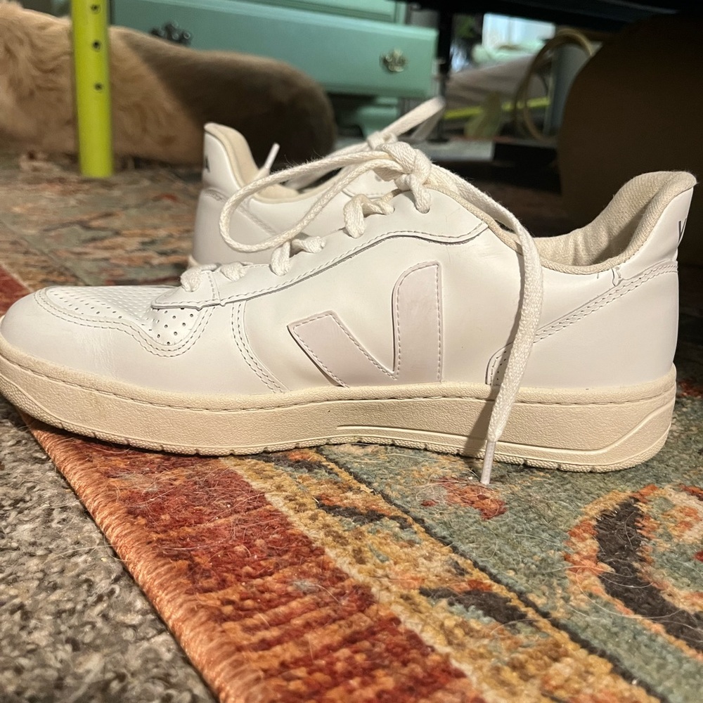 Veja Women’s Size 10 White Trainers